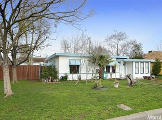 2101 Red Robin Ln, Sacramento, CA 95821