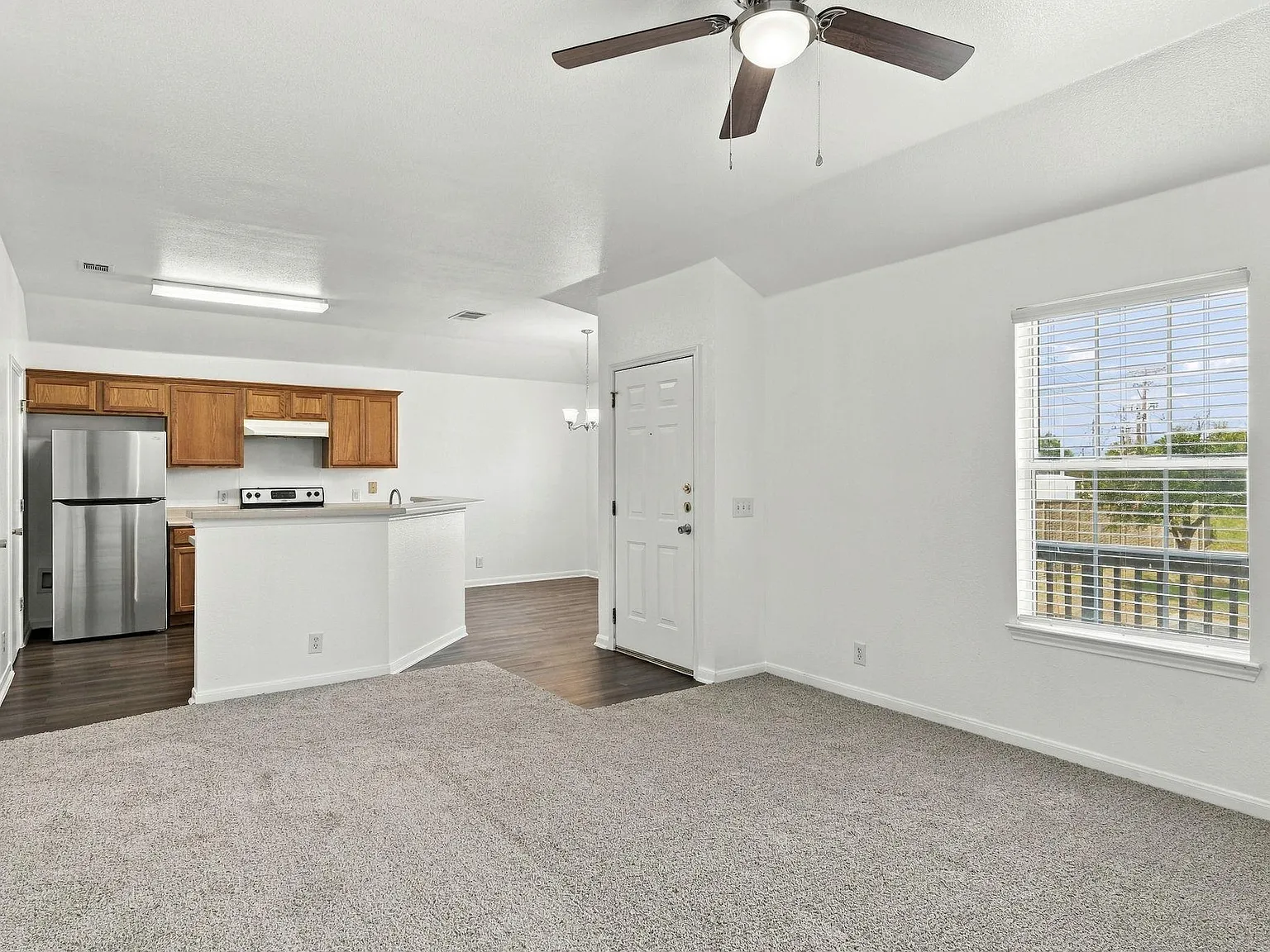 2 bed, 2.0 bath, 1024 sqft, $1,095 — Photo 4