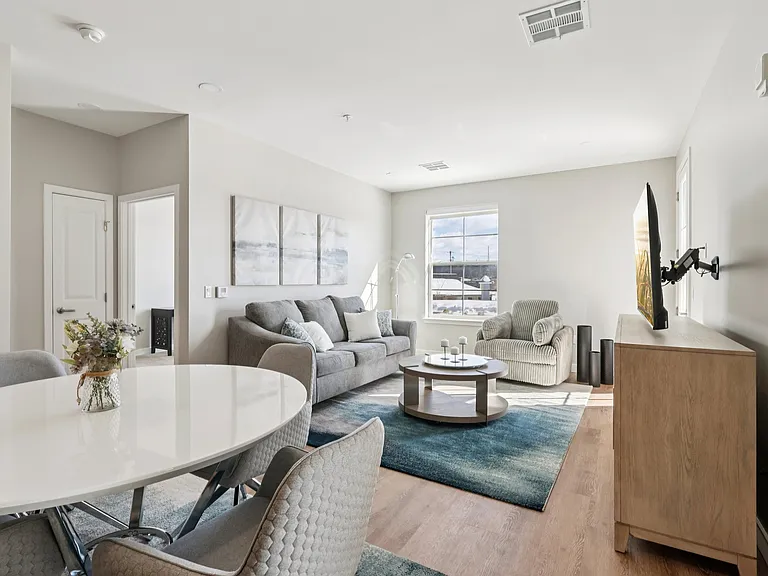 Berkshire Apartments — Photo 37