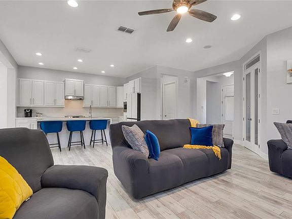 4th image of 8427 Reymont St