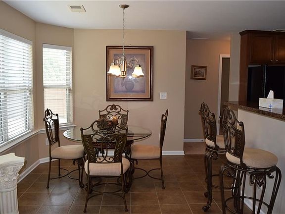 5th image of 2803 Samantha Ln
