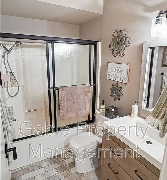 20305 Rue Crevier #585 — Photo 12