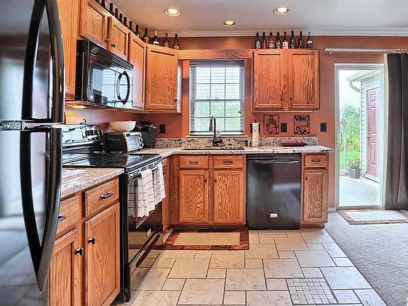 3rd image of 331 Stonehedge Ln