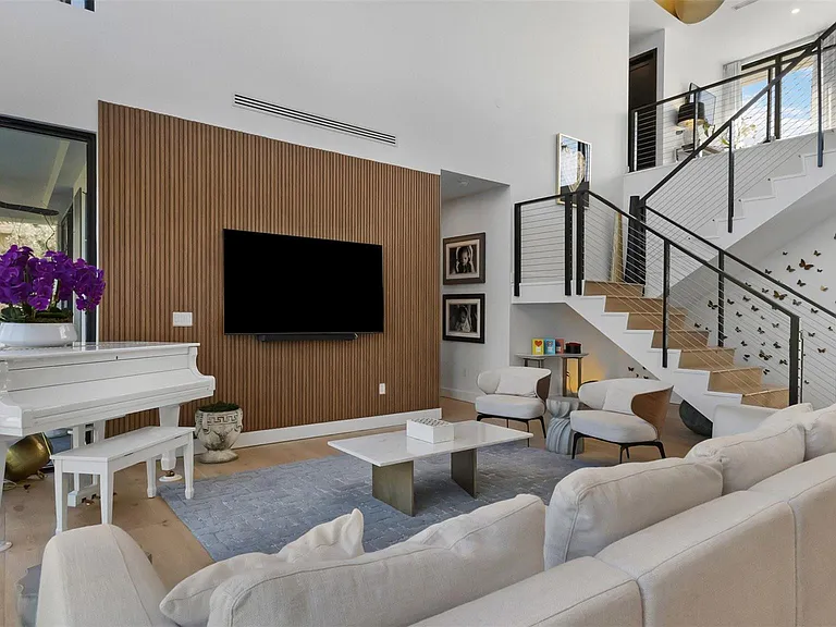 823 Ponce De Leon Dr — Photo 3