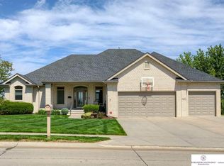 20013 Elkhorn Ridge Dr, Elkhorn, NE 68022