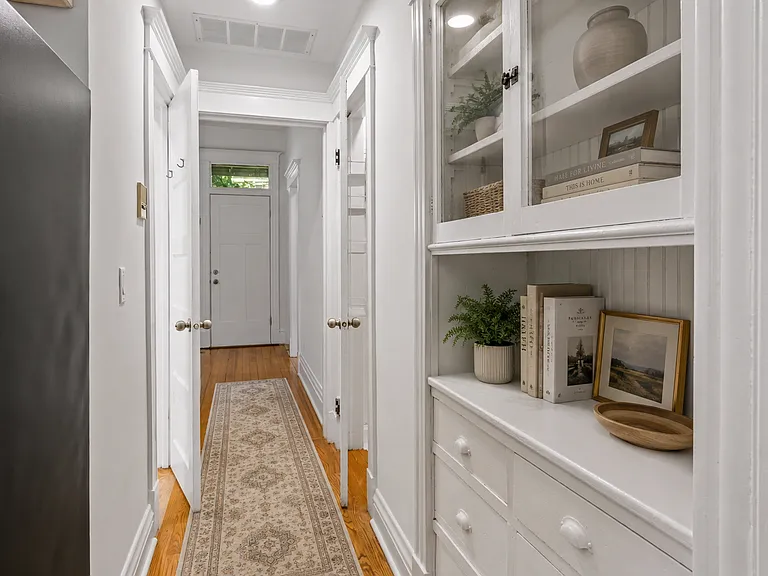 2023 W Roscoe St #1R — Photo 4