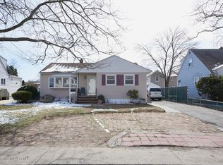 1060 Bordentown Ave, Parlin, NJ 08859