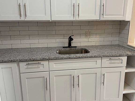 3rd image of 5709 Fillmore Ave #1