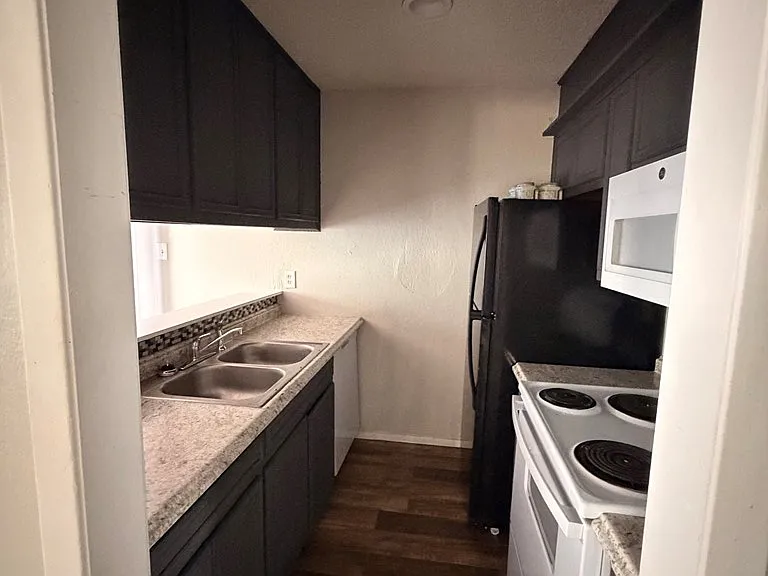 4808 W Cuthbert Ave #B — Photo 4