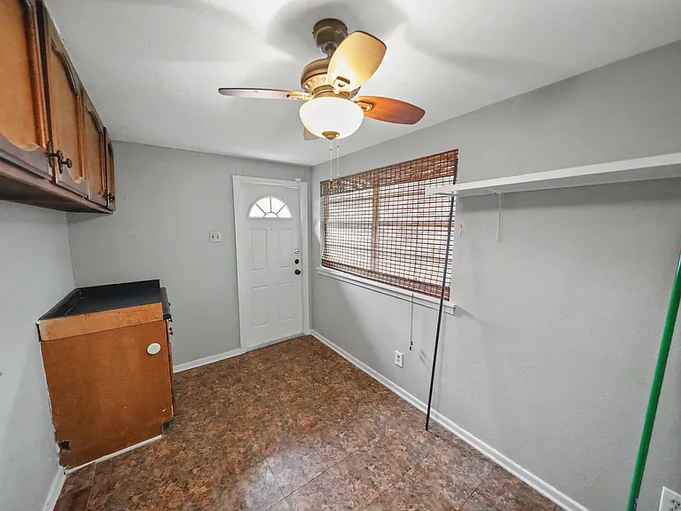 12715 Middle Ln — Photo 34