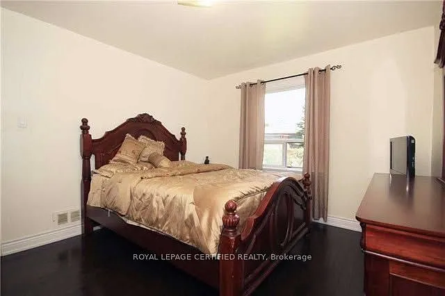 109 Hiscock Blvd #LOWER — Photo 4