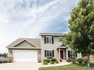 4004 E 52nd St, Sioux Falls, SD 57103