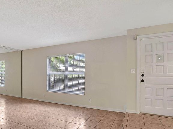 4th image of 3056 Riverside Drive #c6