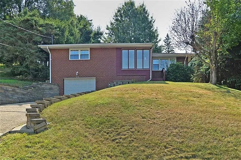 234 Moffat Ave photo 1