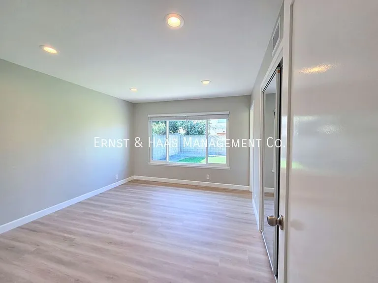 13118 Carolyn St — Photo 21