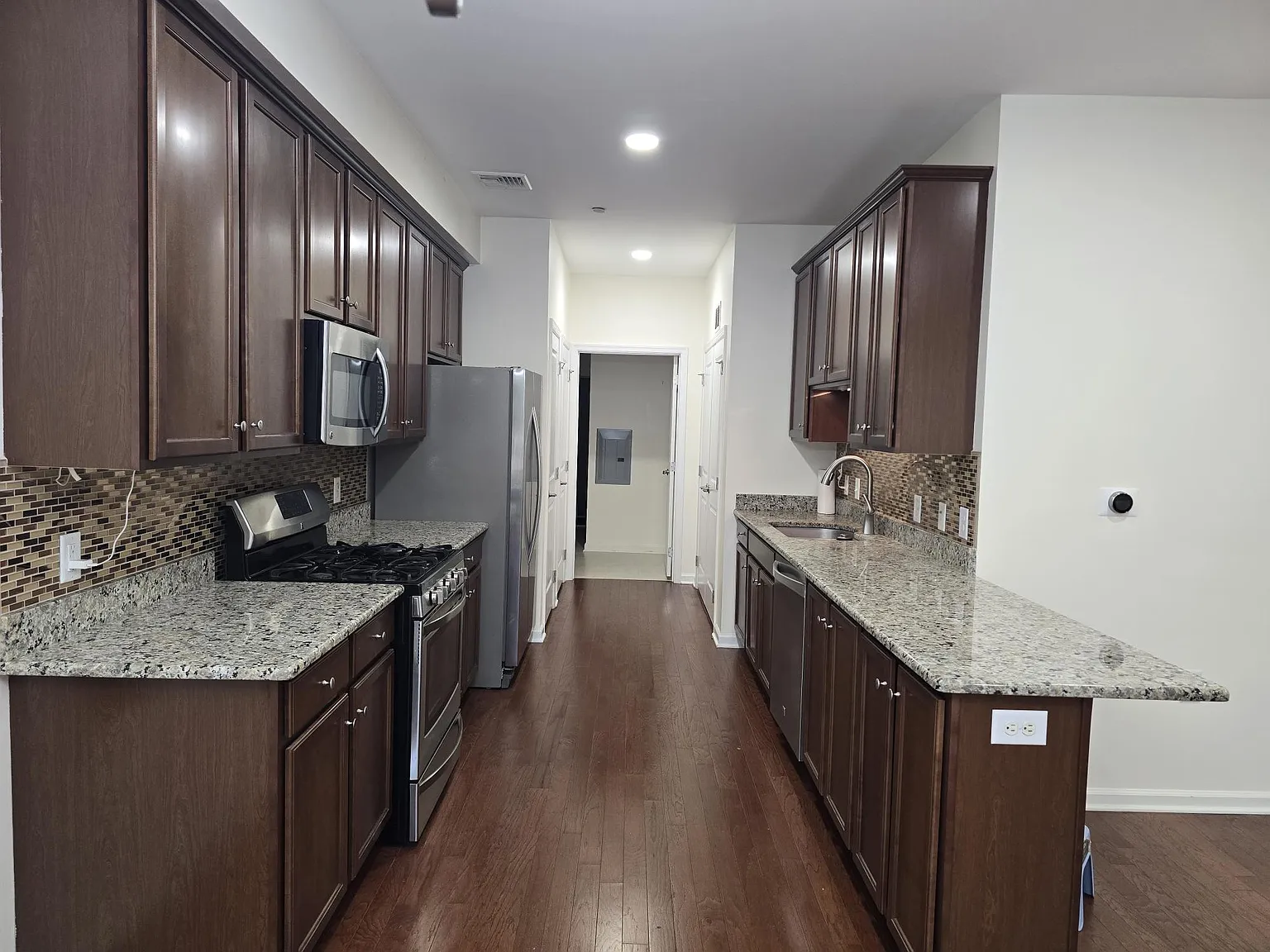 2 bed, $3,250 — Photo 4