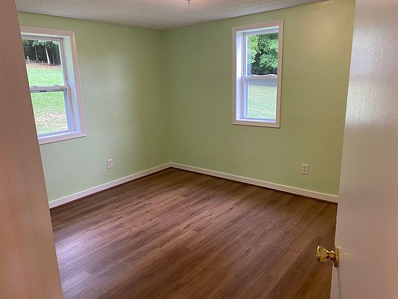 5th image of 1733 Springhill Rd