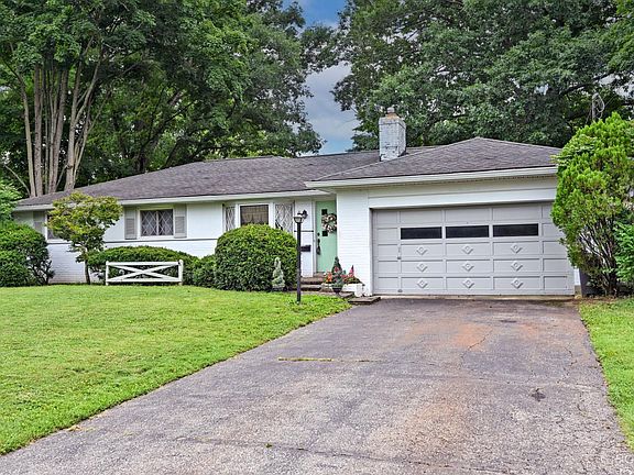 2nd image of 106 Wrenwood Ln