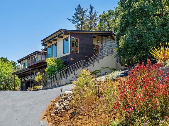4th image of 860 Vista Dr