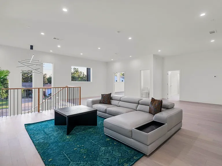 3813 Cortez Dr — Photo 10