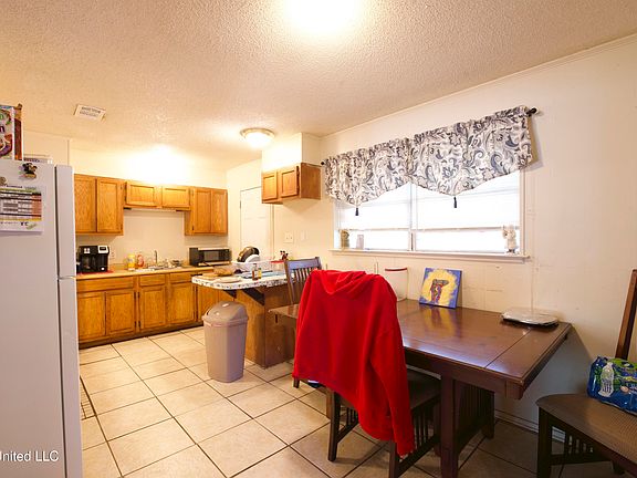 3rd image of 1311 Poplar Ave