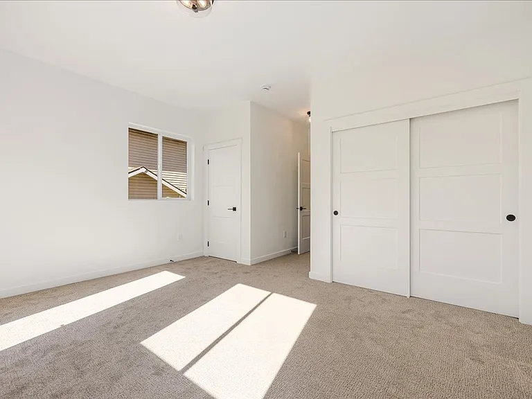 5860 SE 18th St — Photo 15