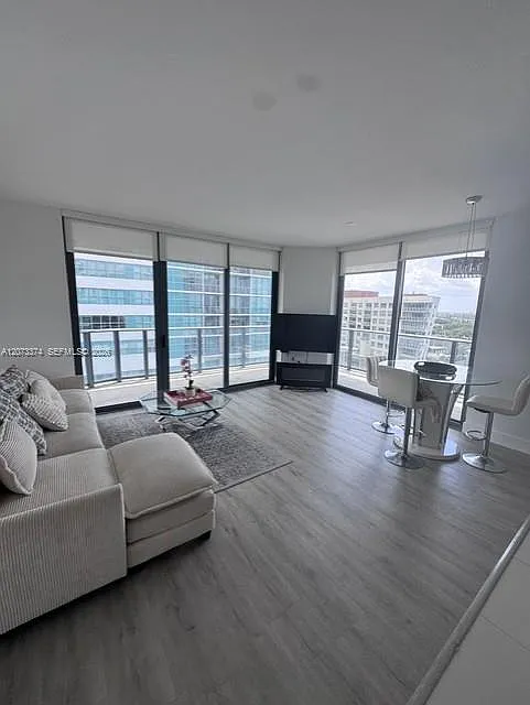 3401 Midtown Condo — Photo 1