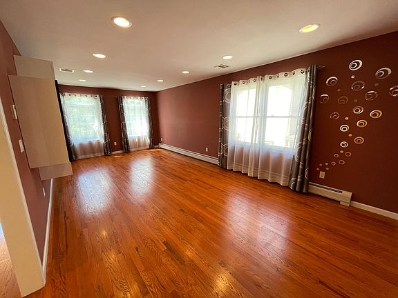 3rd image of 149 Quincy Ave
