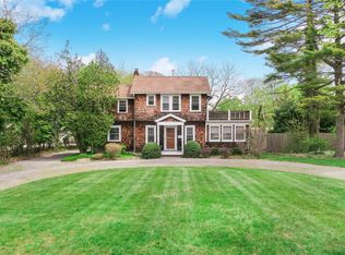 7 N Howells Point Rd, Bellport, NY 11713