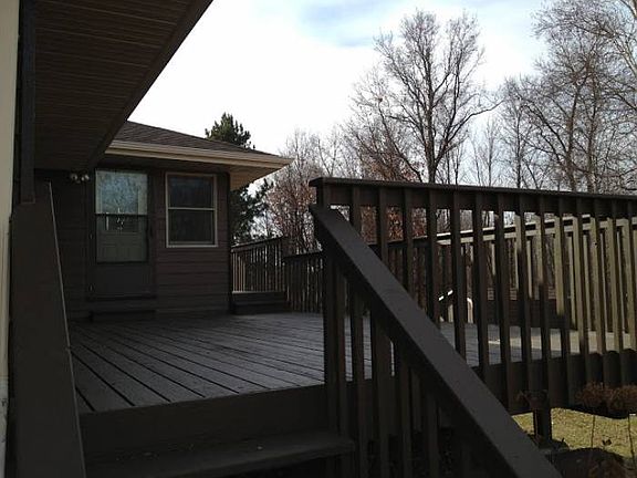 huge deck, wraps around h