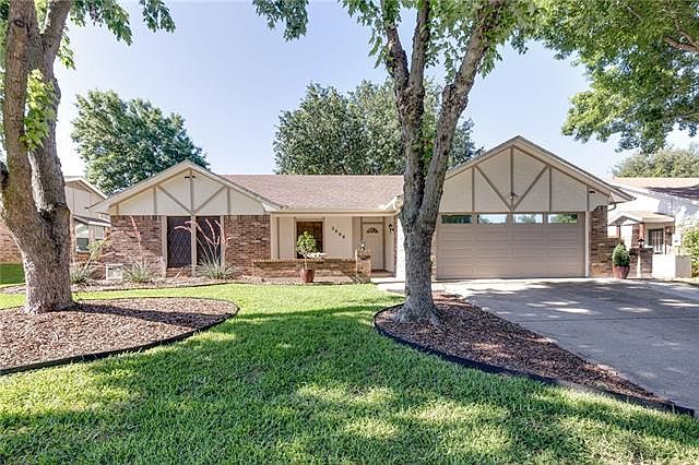 1st image of 2808 Live Oak Ln