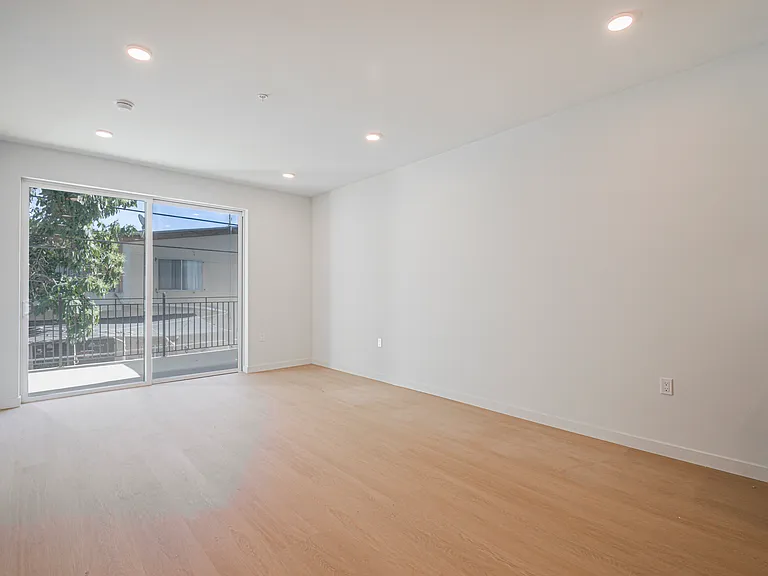 856 Gramercy Drive — Photo 22