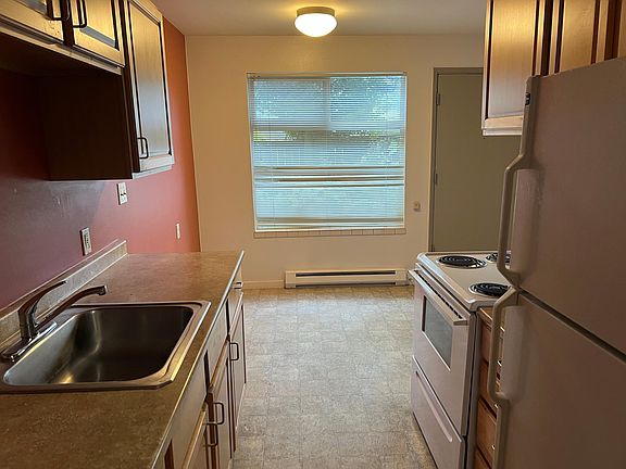 3rd image of 5029 11th Ave NE APT 102