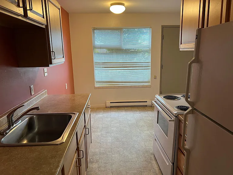 5029 11th Ave NE #102 — Photo 3