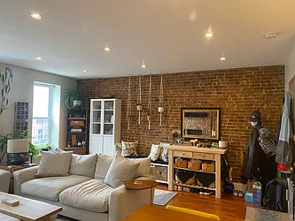 Rented by R New York