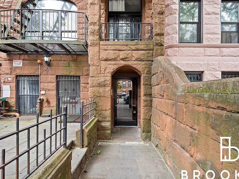 600 Saint Marks Ave #4L — Photo 16