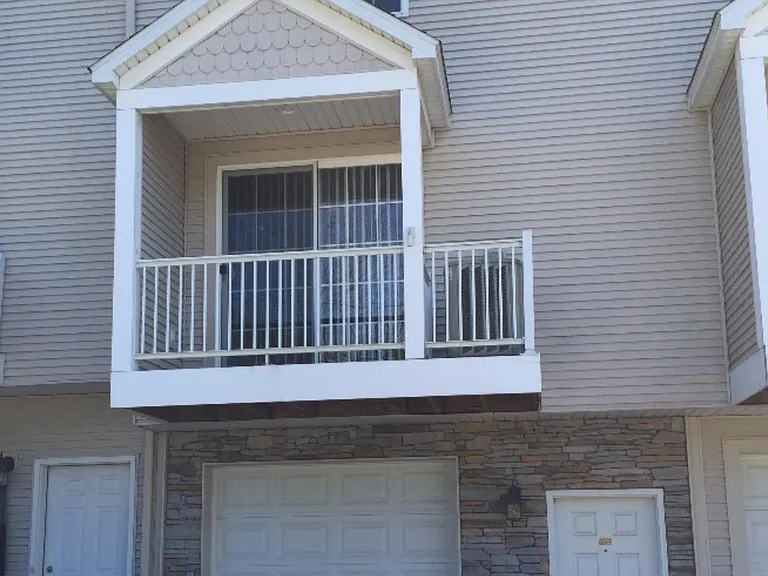 974 Northwestern Ave — Photo 1