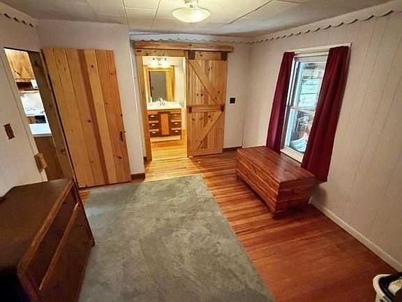4th image of 26 Nonotuck St