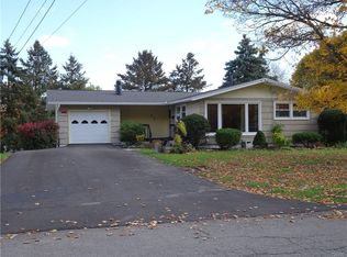 215 Wynnfield Dr, Syracuse, NY 13219