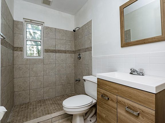 5th image of 1020 Hartford Ave #1020