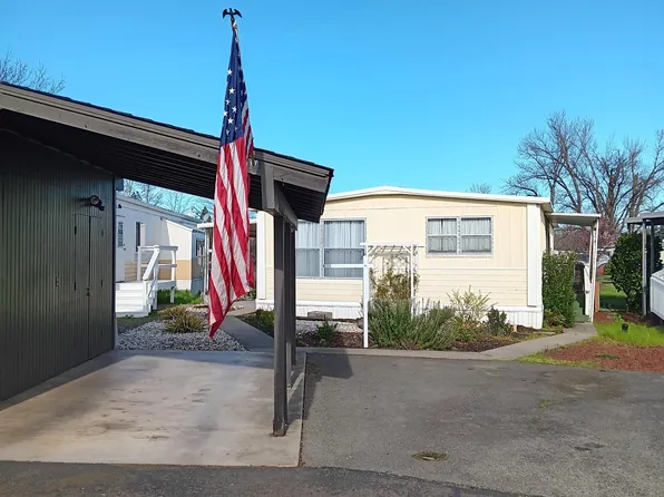 112 Briarwood Way, Grants Pass, OR 97526