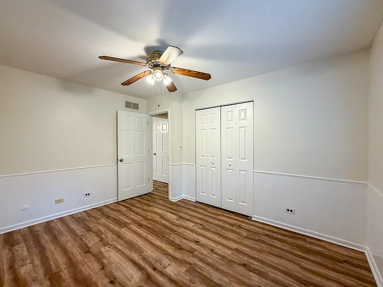 2436 Devonshire Ct — Photo 17