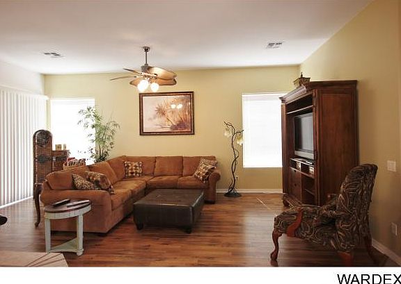 4th image of 2916 Esmerelda Dr