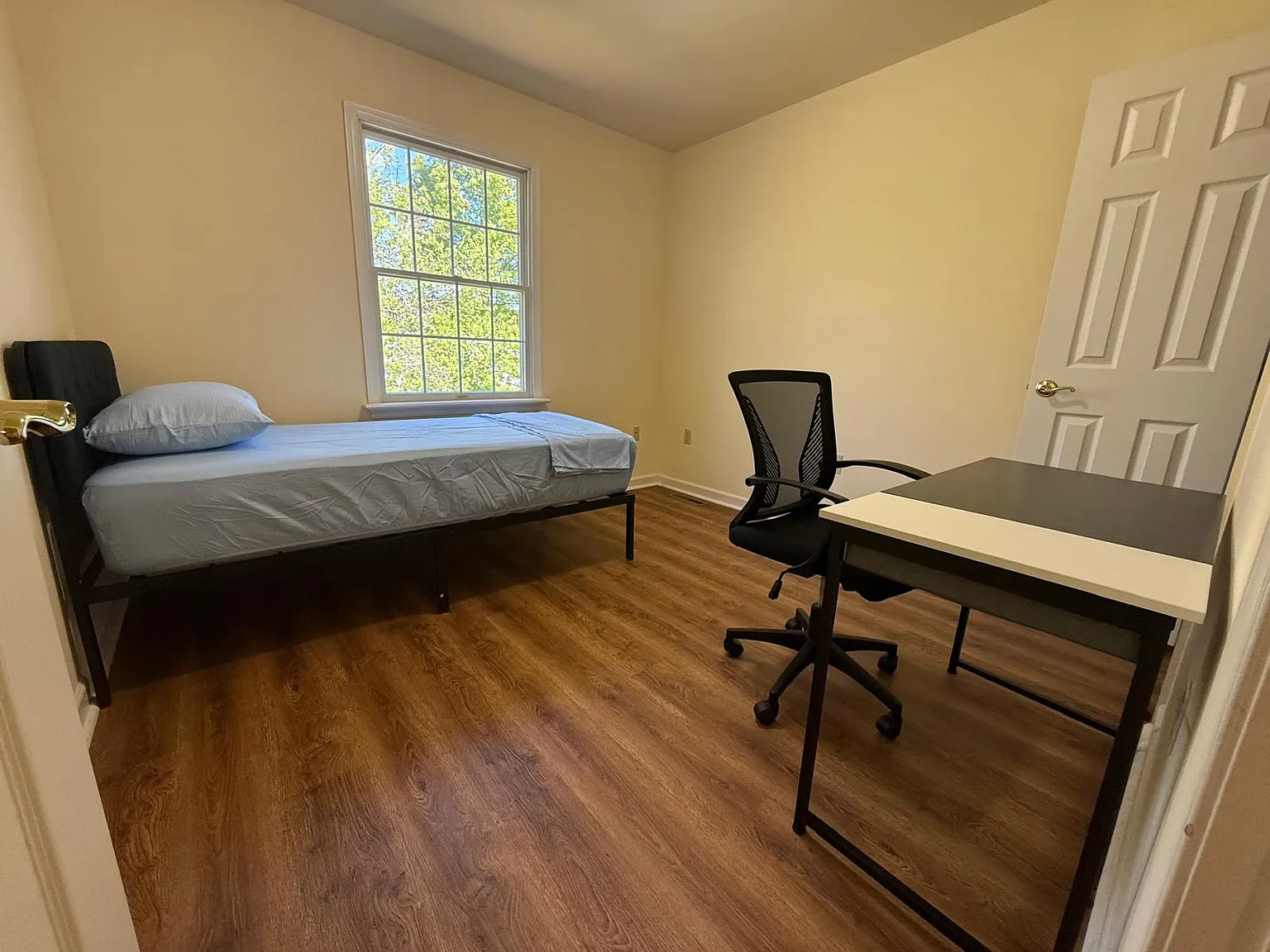 3 bed, 1900 sqft, $875 — Photo 2