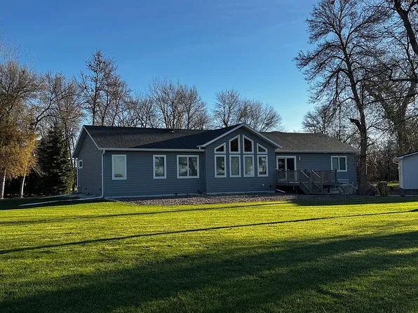 1237 Riverside Ln, Washburn, ND 58577