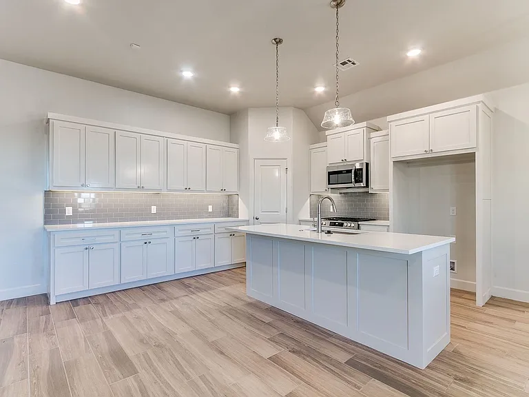 16025 Zamora Ln — Photo 28
