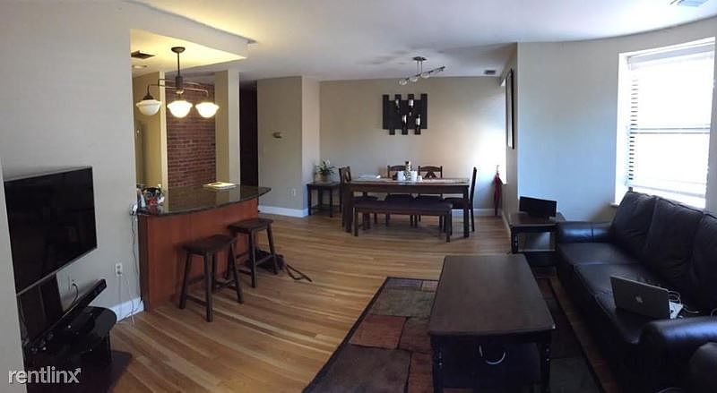 2nd image of 104 Gainsborough St #304E