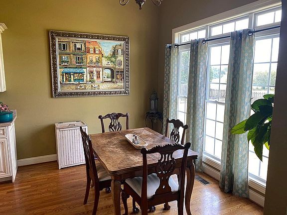 5th image of 304 Barrington Cir