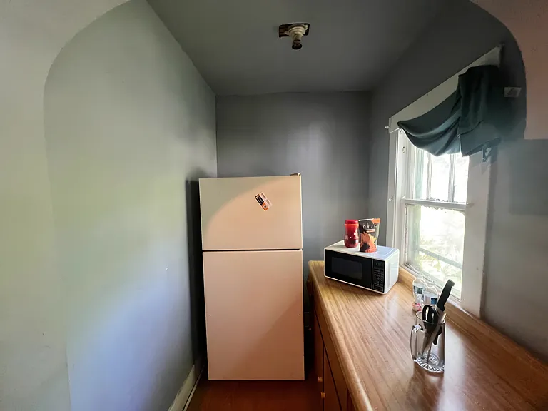 1258 E Division St — Photo 13