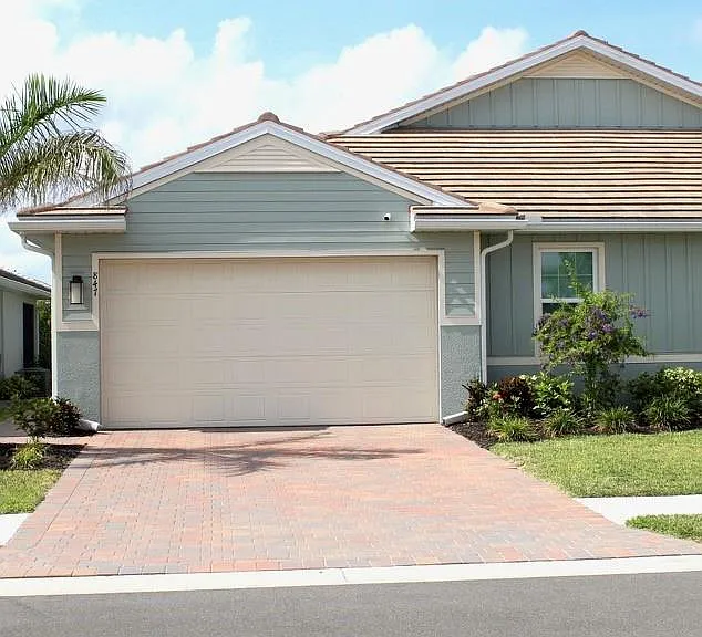 847 Enbrook Loop — Photo 1